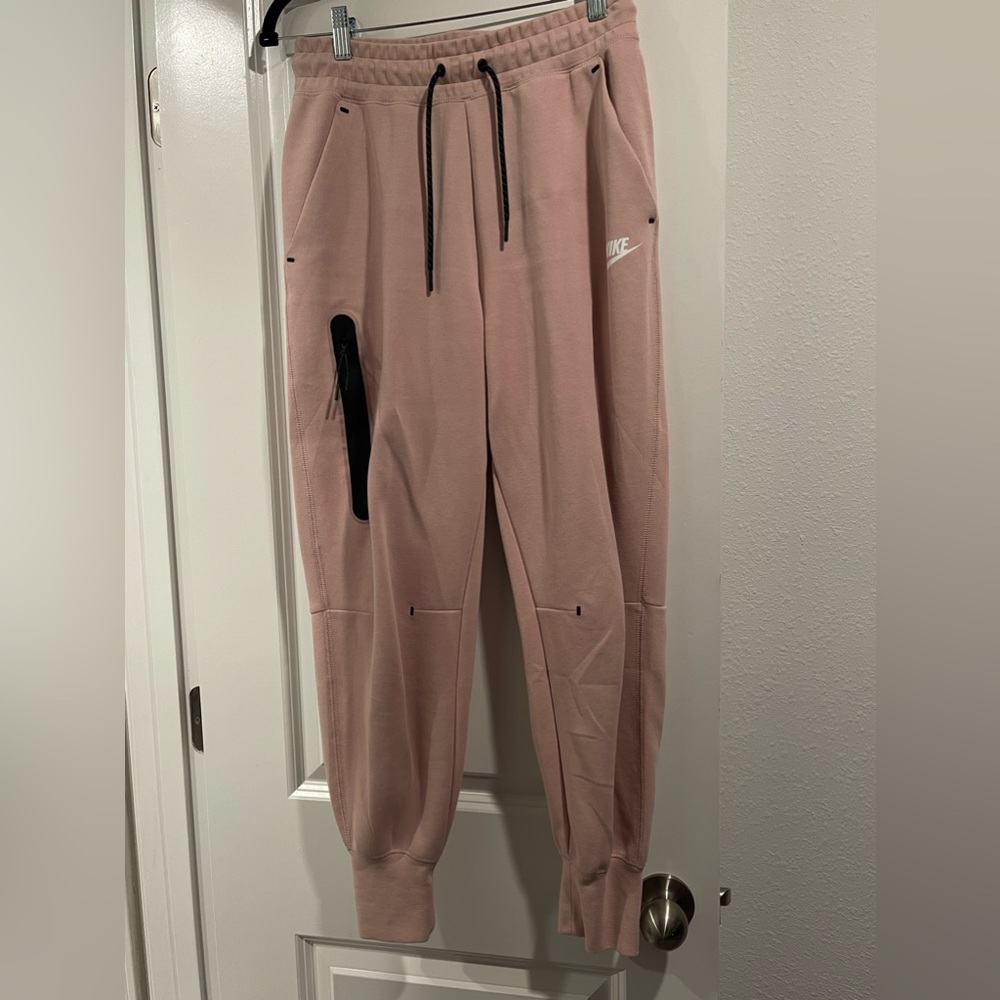 Nike Tech Women’s size Small in Pink Oxford
